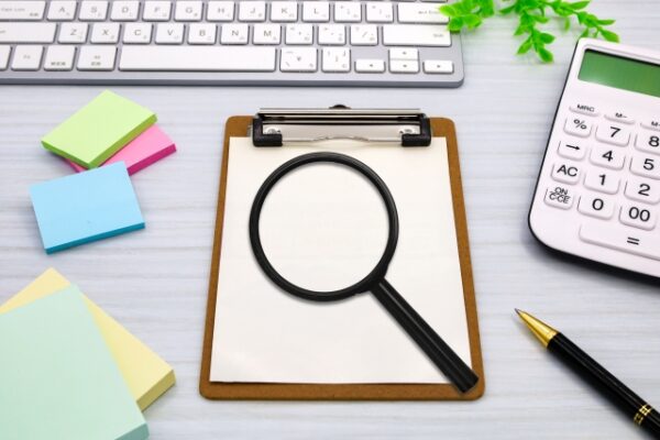 男性用の制服も取り扱っているか確認する