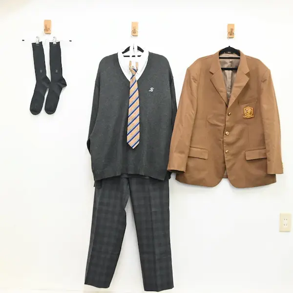 作新学院中等部】制服の買取相場は？高く売るためのポイントも解説し