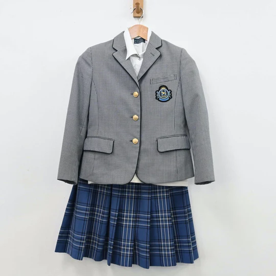 博多高等学校の女子制服