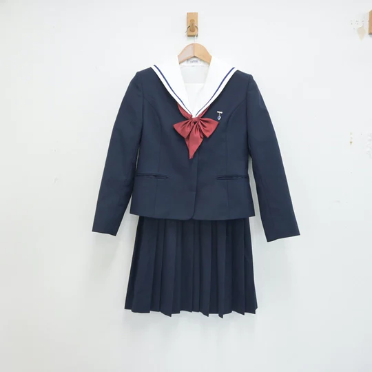 カリタス女子中学校の制服