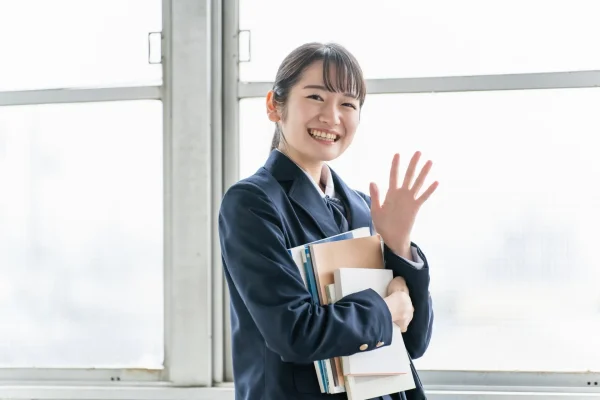 頌栄女子学院中学・高校の制服は売っても違法にならない？