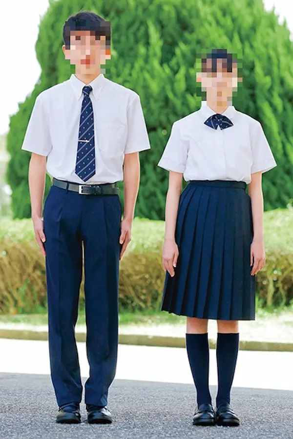 須磨学園中学校の夏服