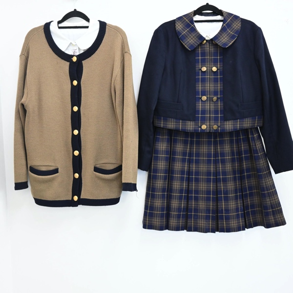 福岡女子高校の女子制服