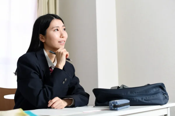 共愛学園高等学校の制服の特徴は？