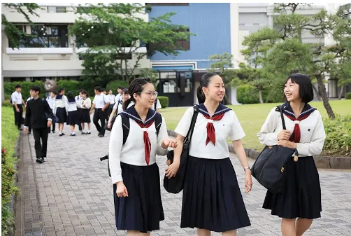 國學院大學久我山中学高等学校の女子制服