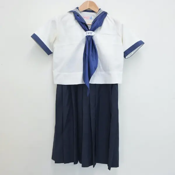 日本女子大学附属中学校の制服