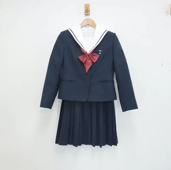 カリタス女子中学校の制服