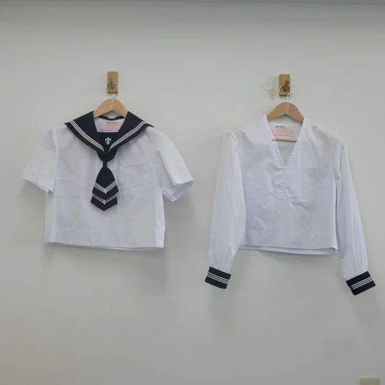 仙台白百合学園中学校の制服