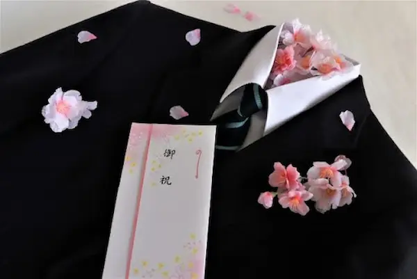 【横浜共立学園】中古学生服・制服買取。制服を高く売るポイントと注意点のまとめ アイキャッチ画像