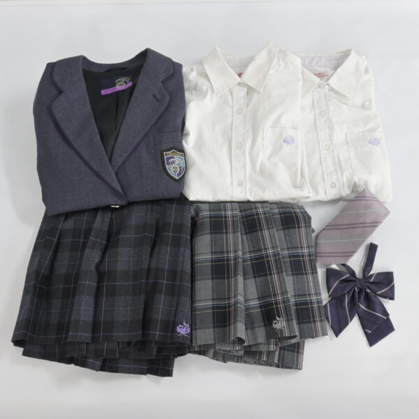 東京都武蔵野大学附属千代田高校の制服を買取しました