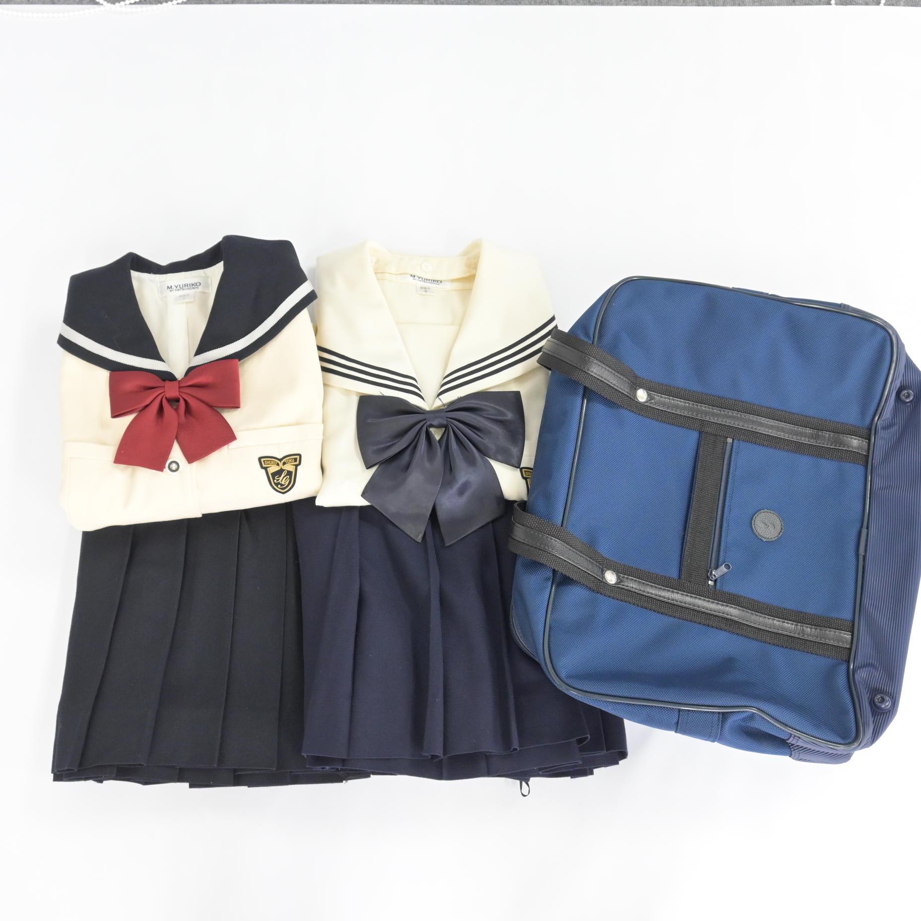 ラミパスで実際に買取した淑徳中学校の制服一式（東京都板橋区私立）。ブレザー・スカート・ブラウス・リボン・ネクタイなどの指定品セット