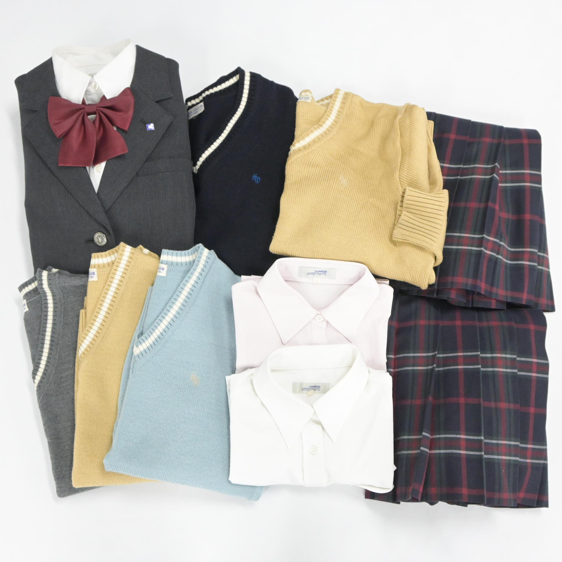 制服買取 高評価の例｜紺色セーラー服・チェックスカートなど人気の定番デザイン