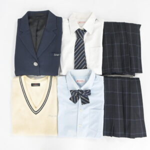愛知県名古屋市立西陵高等学校の制服を買取いたしました。 アイキャッチ画像