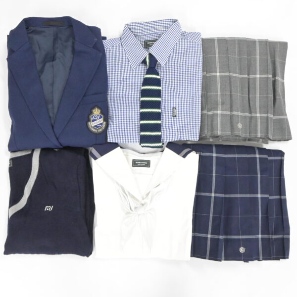 東京都私立武蔵野大学附属千代田高校の制服を買取いたしました。