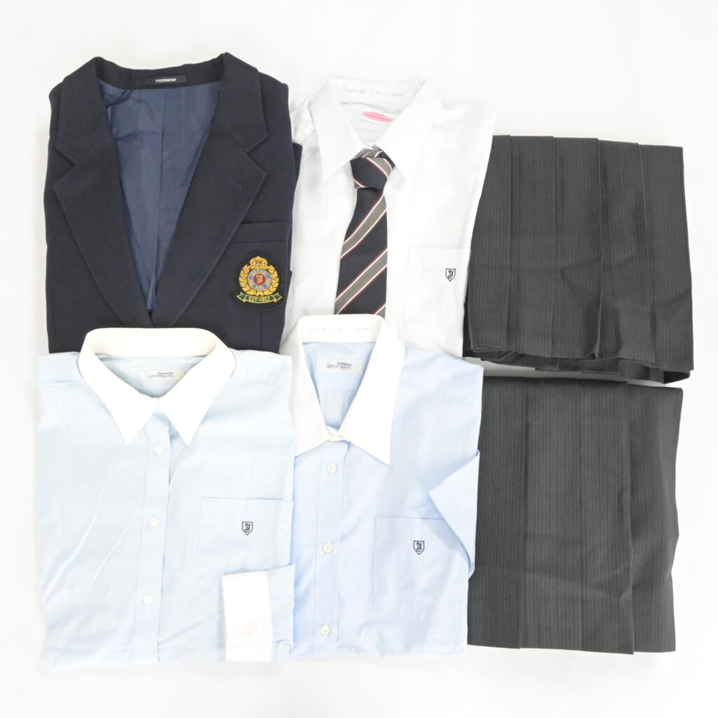 茨城県私立茨城高校の制服を買取いたしました。 アイキャッチ画像