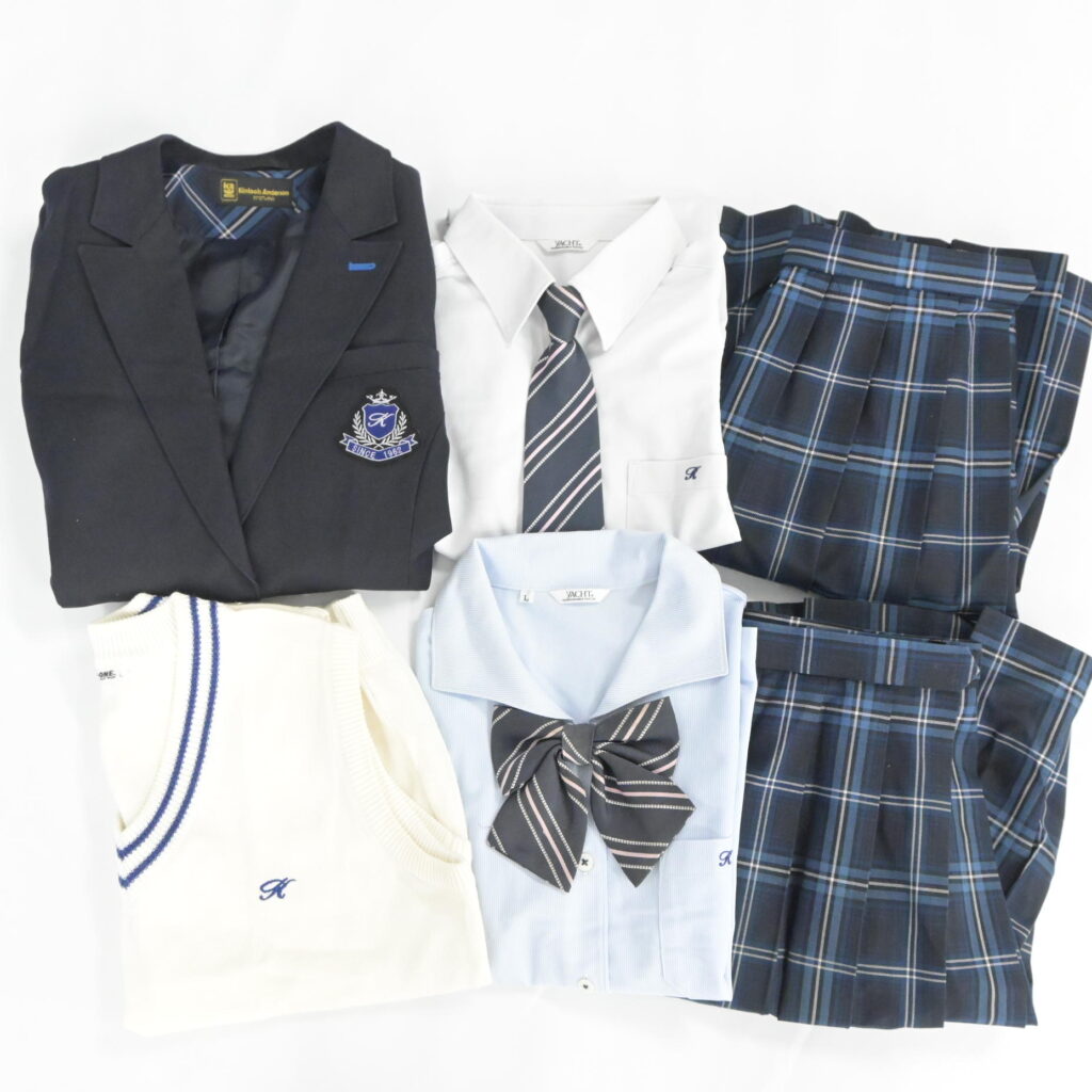 福岡県私立古賀竟成館高校の制服を買取いたしました アイキャッチ画像