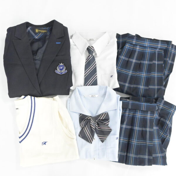 福岡県私立古賀竟成館高校の制服を買取いたしました