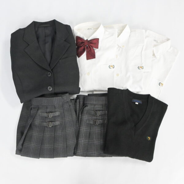 東京都私立広尾学園中学校の制服を買取いたしました