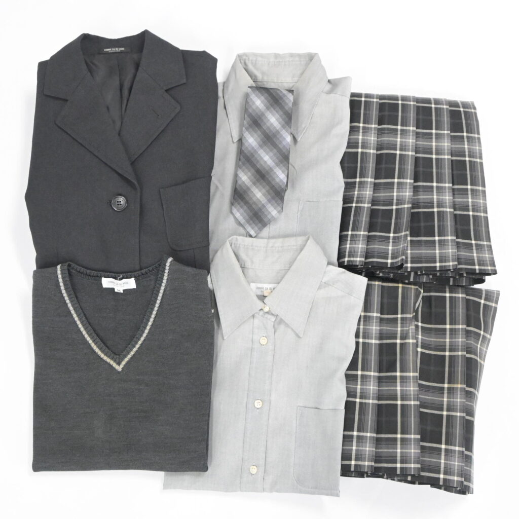 兵庫県私立神戸龍谷高校の制服を買取いたしました アイキャッチ画像