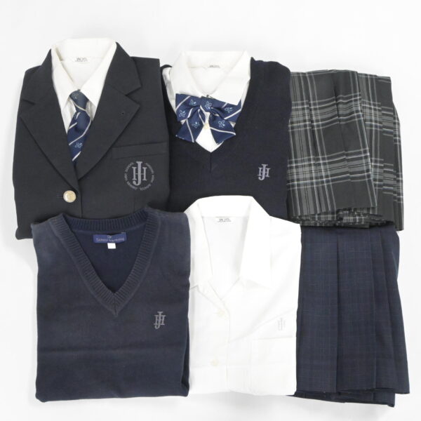 福岡県私立純真高校の制服を買取いたしました