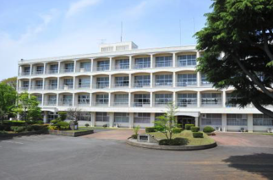 茨城県立竜ヶ崎第二高等学校の校舎外観