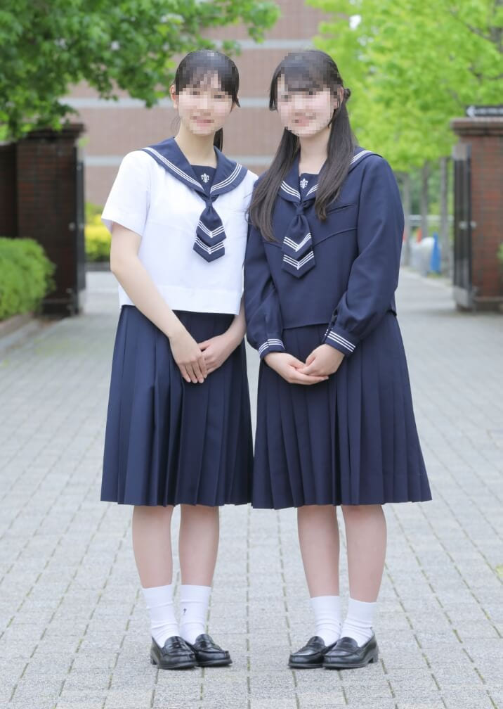白百合学園中学校・高等学校の夏服(白セーラー服)と冬服(紺セーラー服)