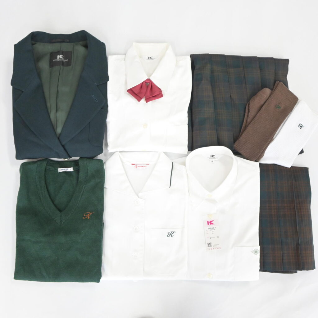 千葉県私立国府台女子学院中学部の制服を買取いたしました アイキャッチ画像