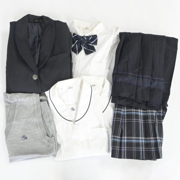 鹿児島県立鹿屋女子高校の制服を買取いたしました