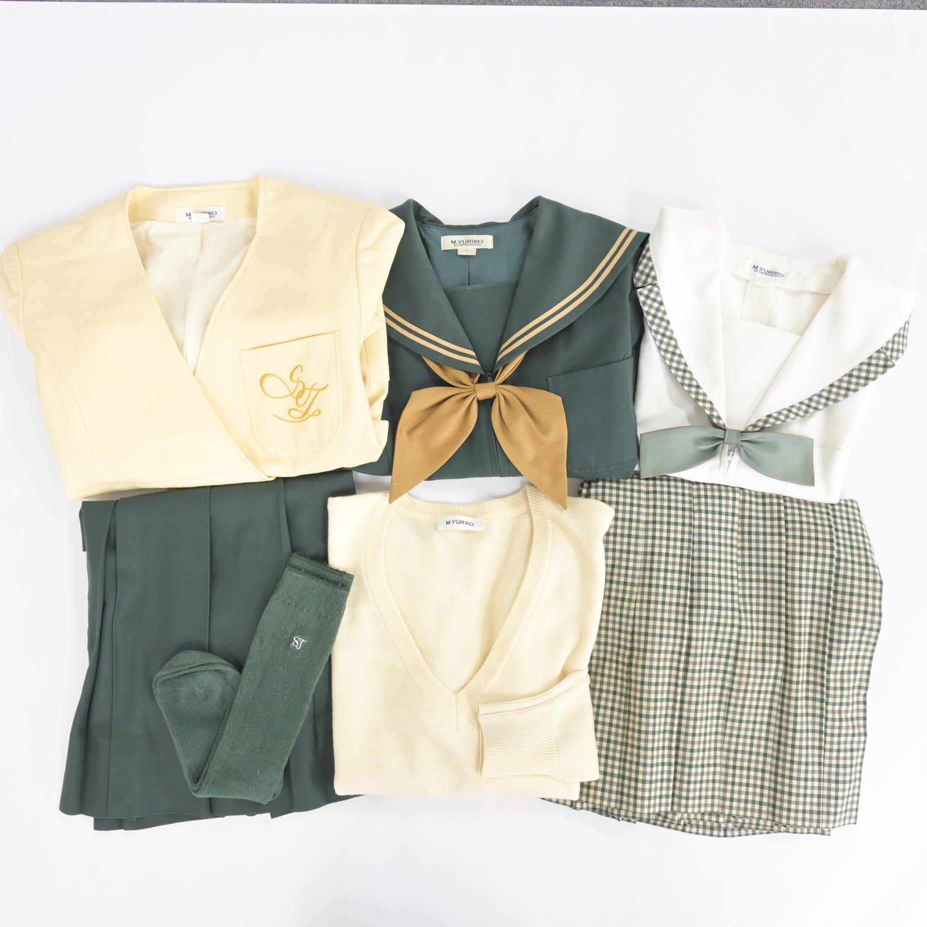 福島県立須賀川桐陽高等学校の制服買取一式|緑のセーラー服・白セーラー服・スカート・セーター・ハイソックス・リボンのフルセット