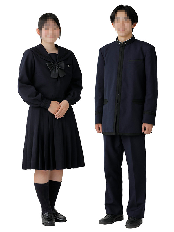 浜松日体高等学校の冬服制服。女子はネイビーのセーラー服に黒リボン、男子はネイビーの詰襟学生服。