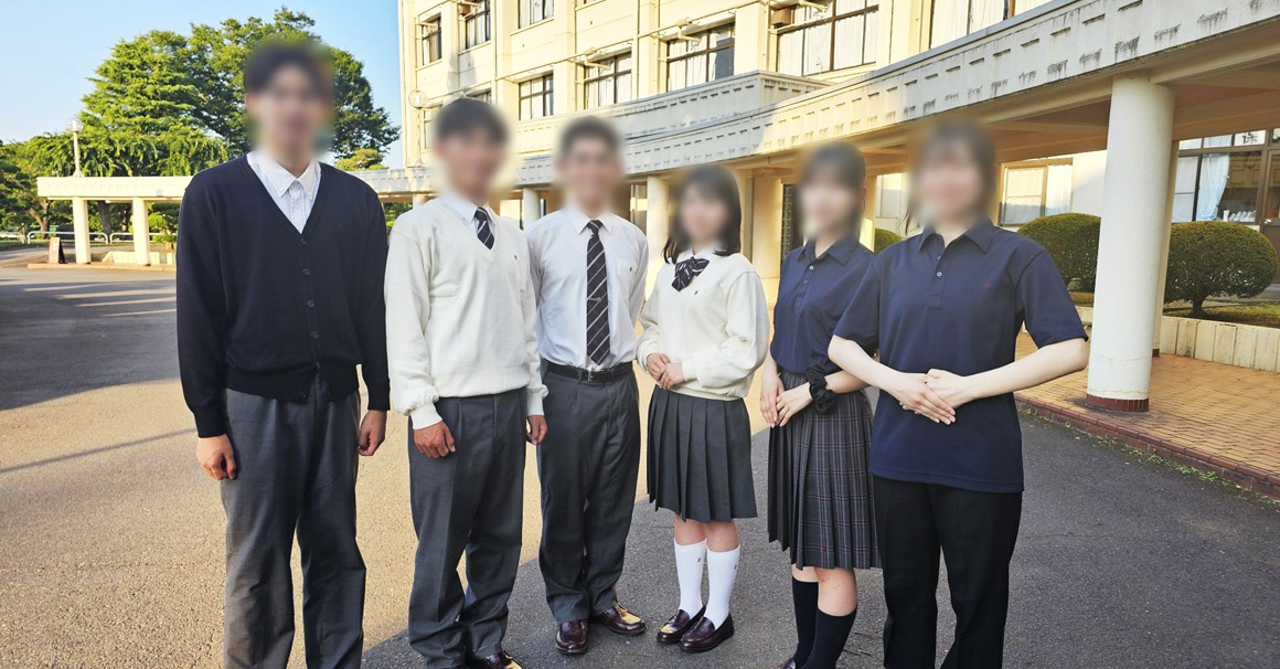 常総学院高等学校の制服バリエーション｜男子カーディガン・女子セーター・スカート・スラックス姿