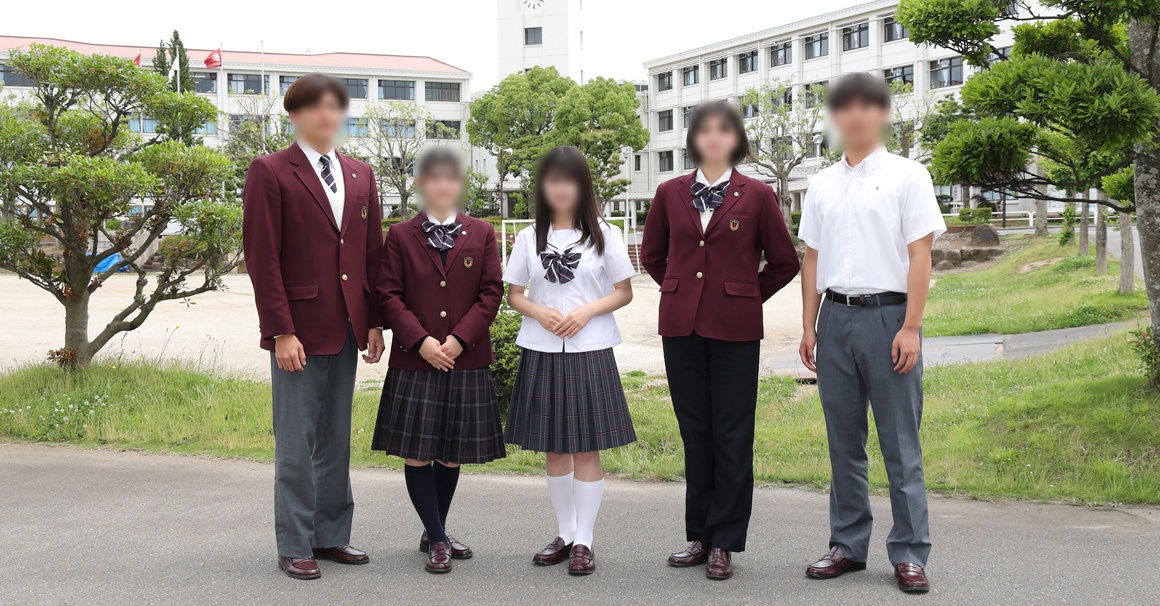 常総学院高等学校のえんじ色ブレザー制服｜男子ネクタイ・女子リボン・夏服シャツ姿