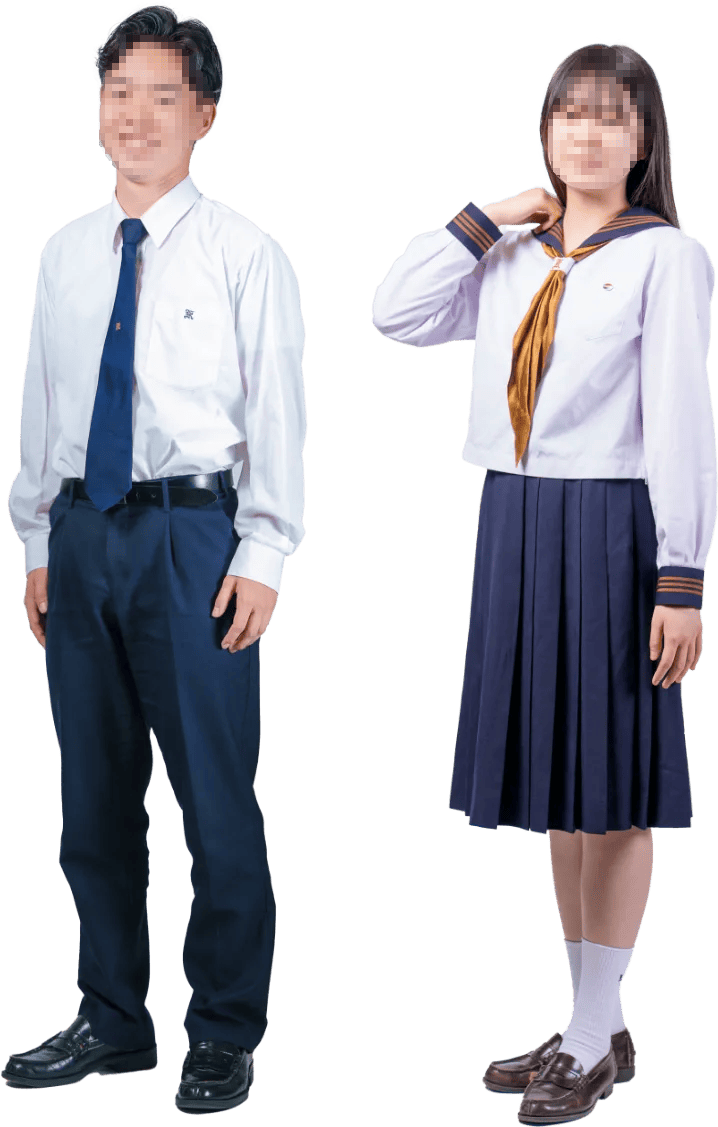 関東国際高等学校の夏服制服｜男子は白シャツ・紺ネクタイ・紺スラックス、女子は白セーラー服・琥珀色スカーフ・紺スカート