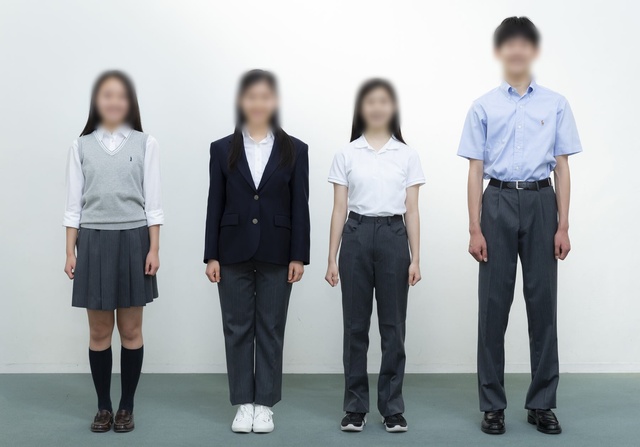 慶應義塾湘南藤沢中等部・高等部の開校30周年記念モデル｜男子・女子のグレーストライプのスラックスとスカート