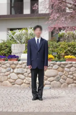 松蔭中学校・松蔭高等学校の男子冬服制服（紺ブレザー・スラックス・ネクタイ）