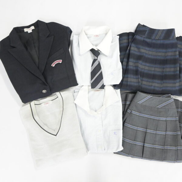 関西福祉科学大学高校の制服を買取いたしました