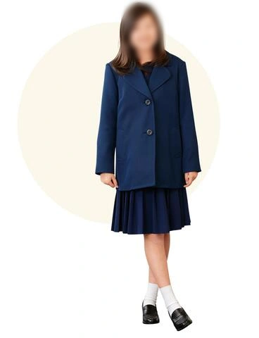 愛知淑徳中学・高校のトッパーコート(テーラー襟・鉄紺色)を制服の上から着用
