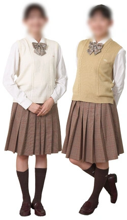 長崎女子商業高等学校の中間服（ニット・ベスト）の制服