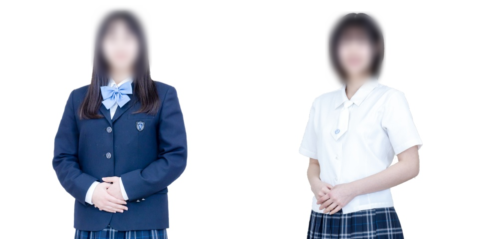 聖カピタニオ女子高等学校の制服。左は冬服(校章入りの紺ブレザー・水色リボン・チェックスカート)、右は夏服(白の半袖ブラウス・チェックスカート)