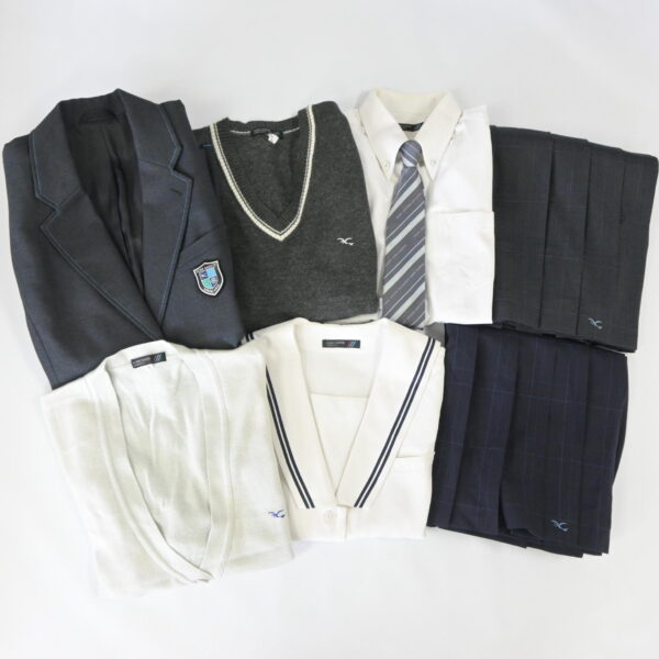兵庫県神戸学院大学附属高校の制服を買取いたしました