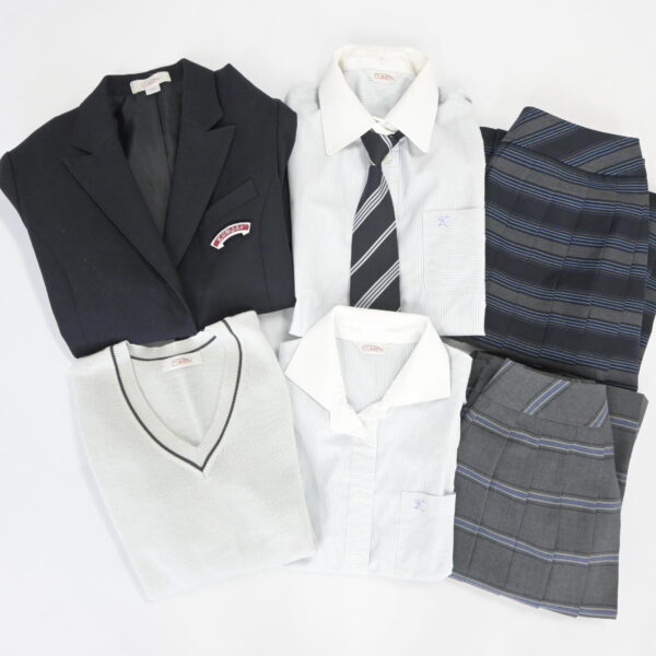 大阪府関西福祉科学大学高校の制服を買取いたしました