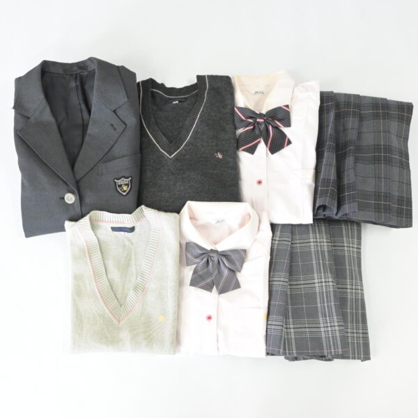 静岡県日本大学三島高校の制服を買取いたしました