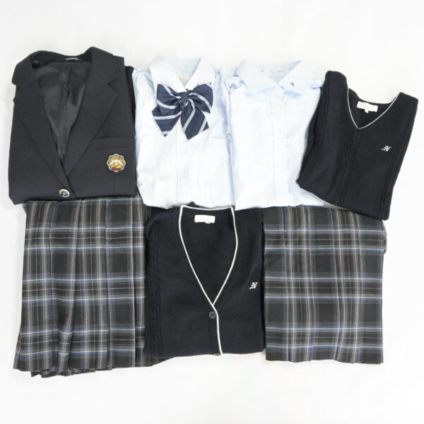 大阪府浪速高校の制服を買取いたしました