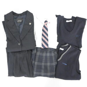 聖ウルスラ学院英智高校の制服を買取いたしました アイキャッチ画像